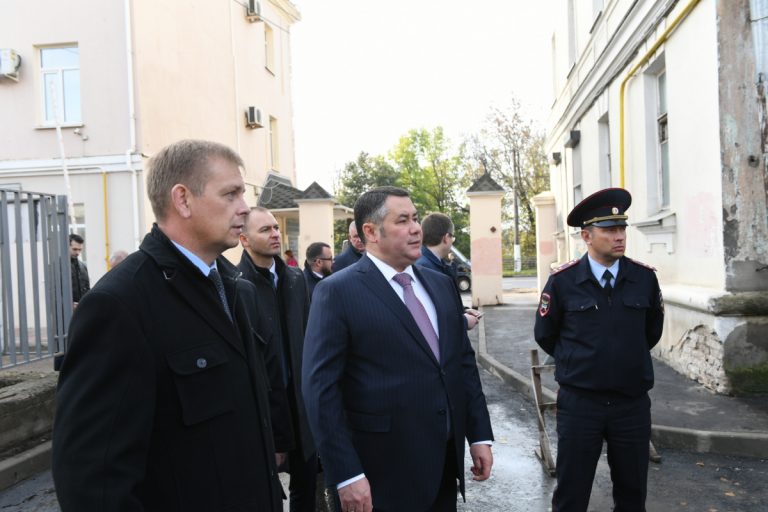 Губернатор проверил ремонт дорог и благоустройство дворов в Твери