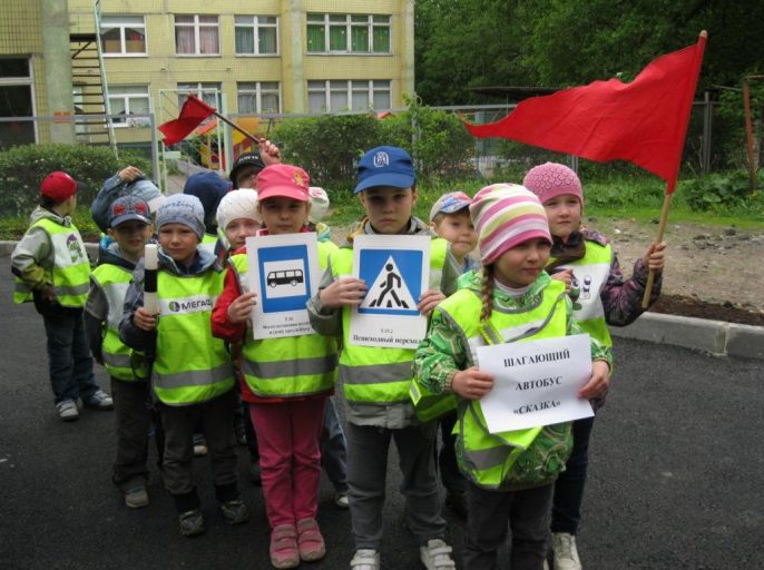 В Тверской области прошла акция «Шагающий автобус»