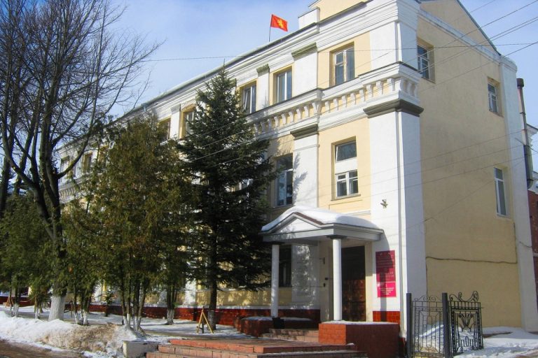 В Тверской области решили поменять машину главы на автомобиль для МЧС