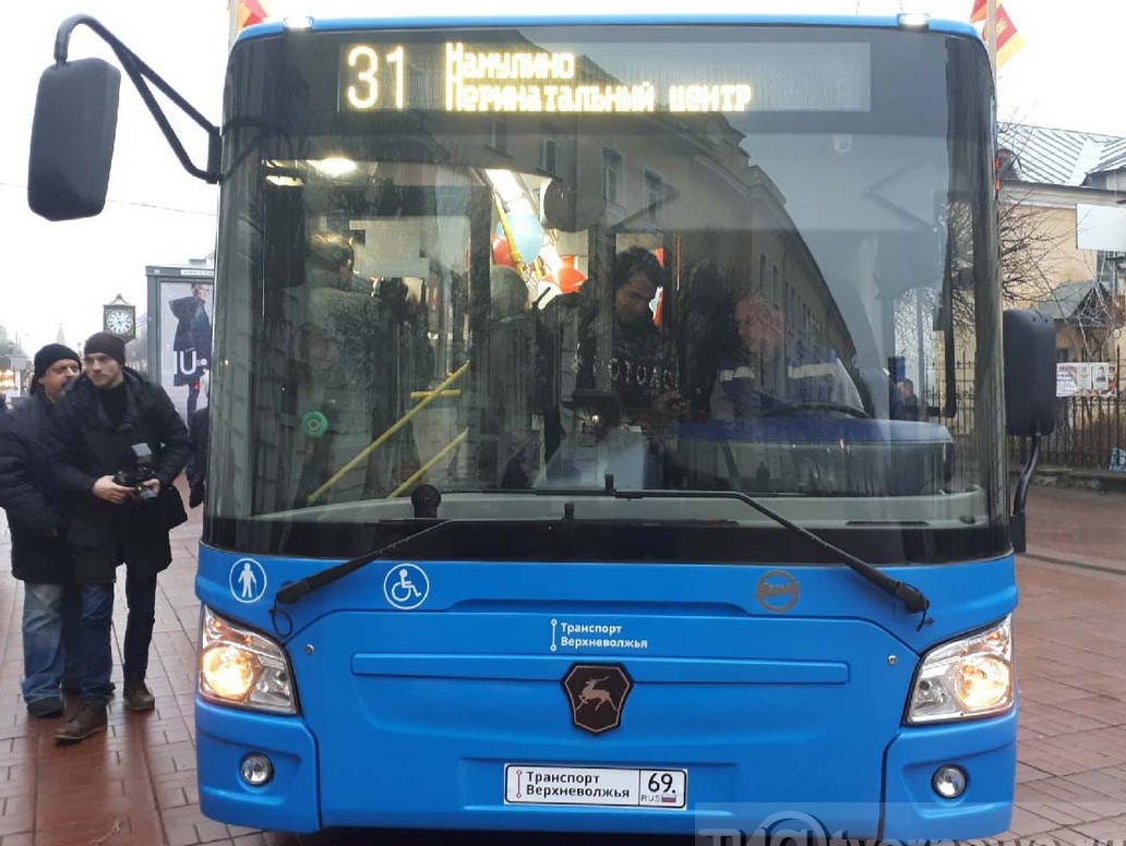 На работу в тверских автобусах приняли более 100 водителей