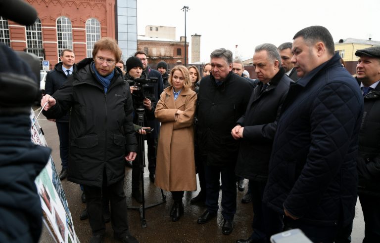 В Твери губернатор Игорь Руденя и Виталий Мутко посетили Морозовские казармы