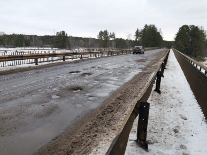 В Тверской области разрушается мост на оживленной трассе