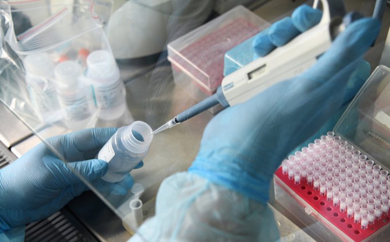Лаборатория по исследованиям на коронавирус работает в тверском центре Аваева
