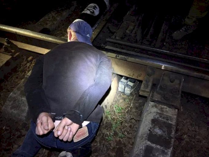 Банда похитителей грузов из поездов в Тверской области предстанет перед судом