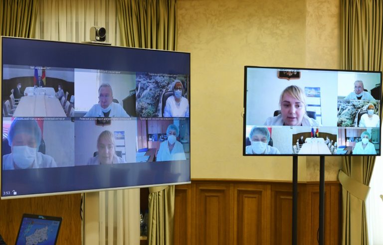 Социальные работники рассказали о получении региональных выплат