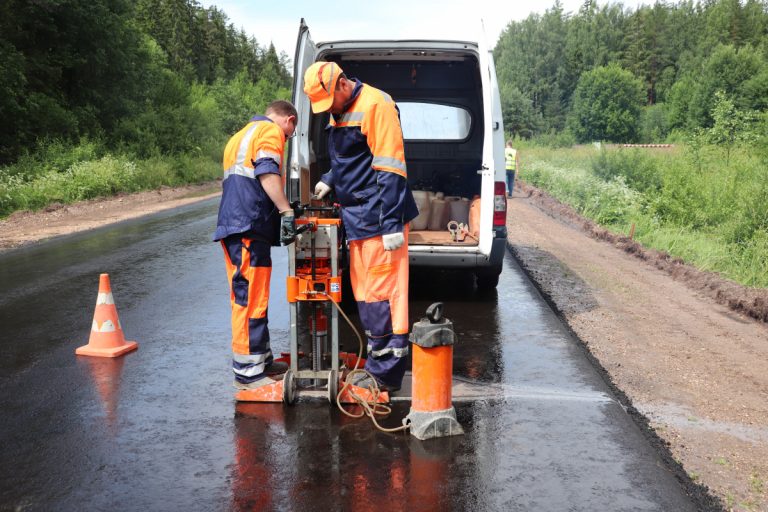 В Тверской области ремонтируют трассу Красномайский – Фирово