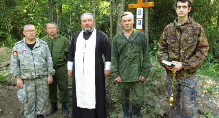 В Тверской области установлен крест на месте гибели военного самолета