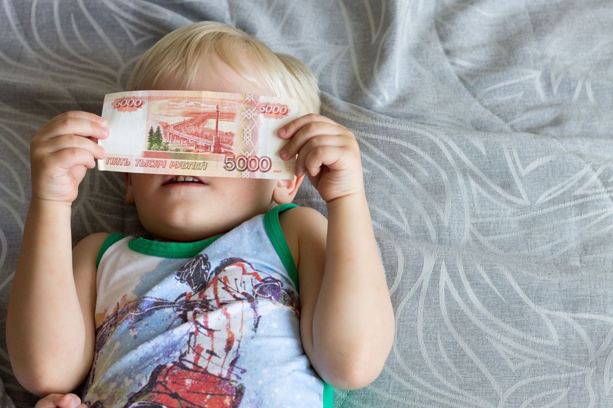 В Тверской области более 30 тысяч родителей получат выплаты на детей