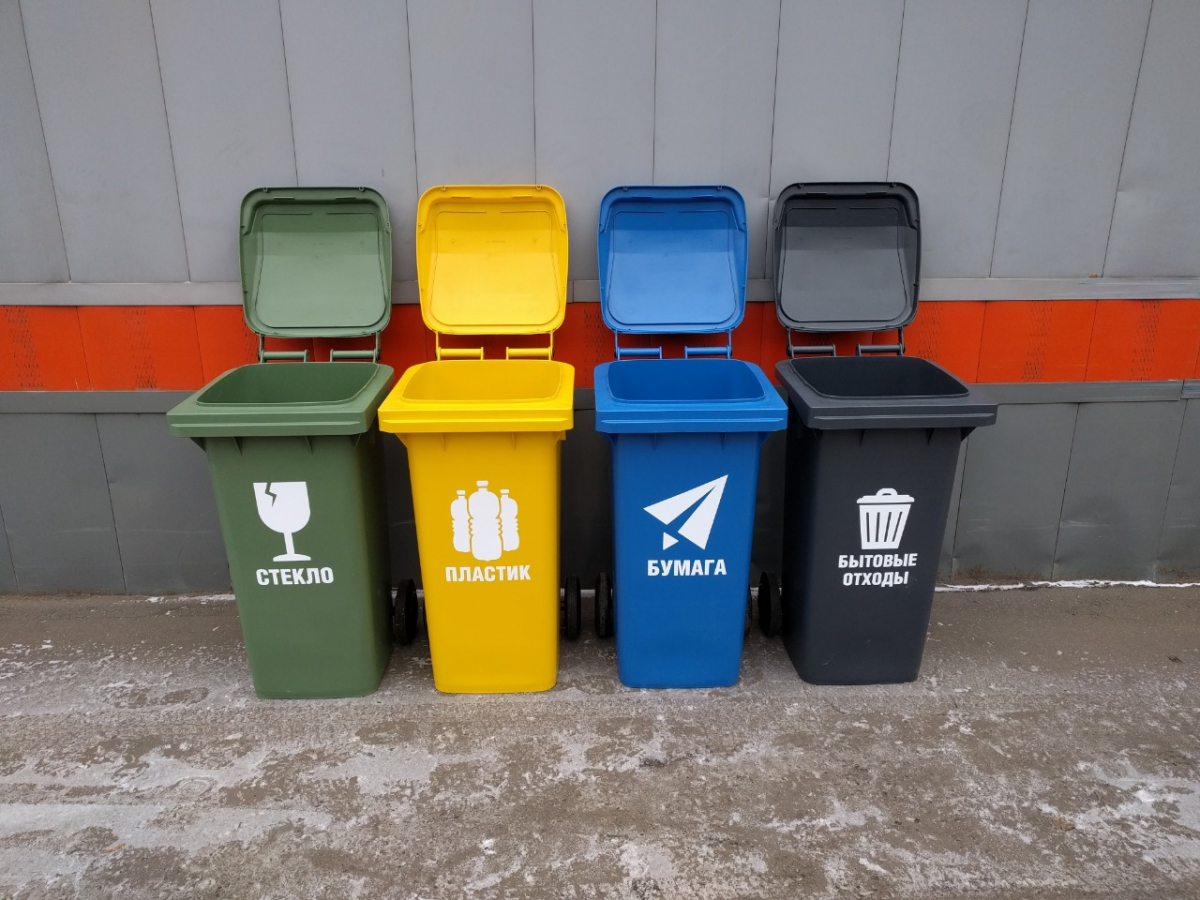 Тверским школам подарили контейнеры для раздельного сбора мусора