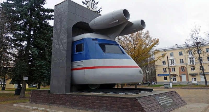 Памятник поезду из Твери поборется с Терминатором из Якутии