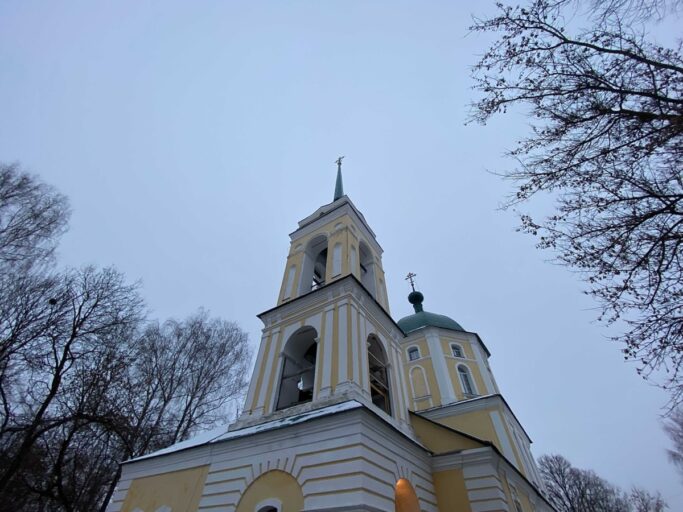 В Тверской области в церкви села Никольское освятили колокола