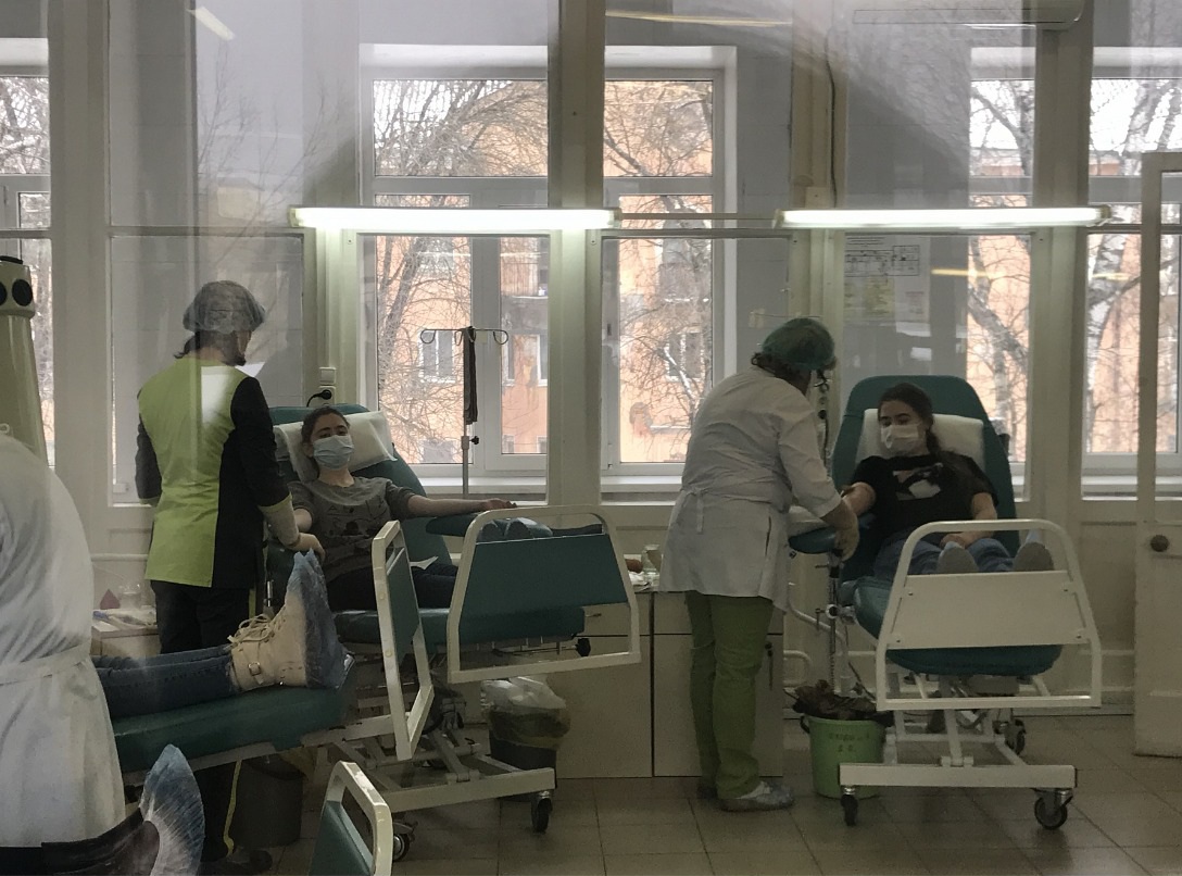 Студенты Тверской области сдали почти 100 литров крови
