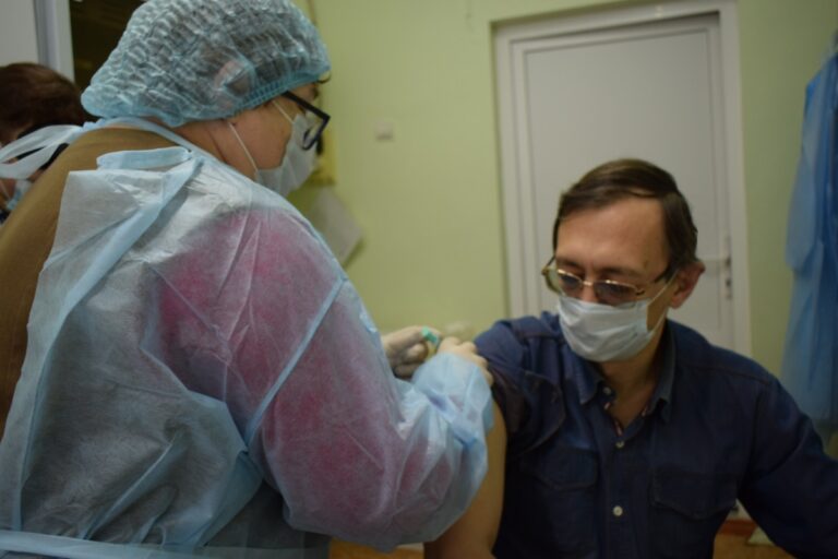 Глава округа в Тверской области рассказал, что заболел ковидом в легкой форме после вакцинации