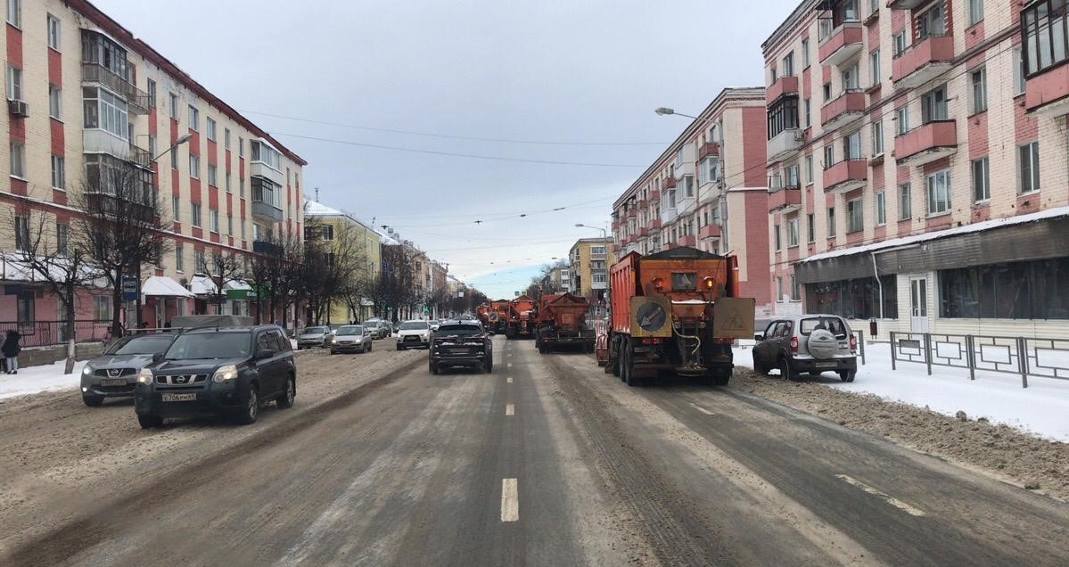 Тверская коммунальная техника вышла на уборку дорог после снегопада