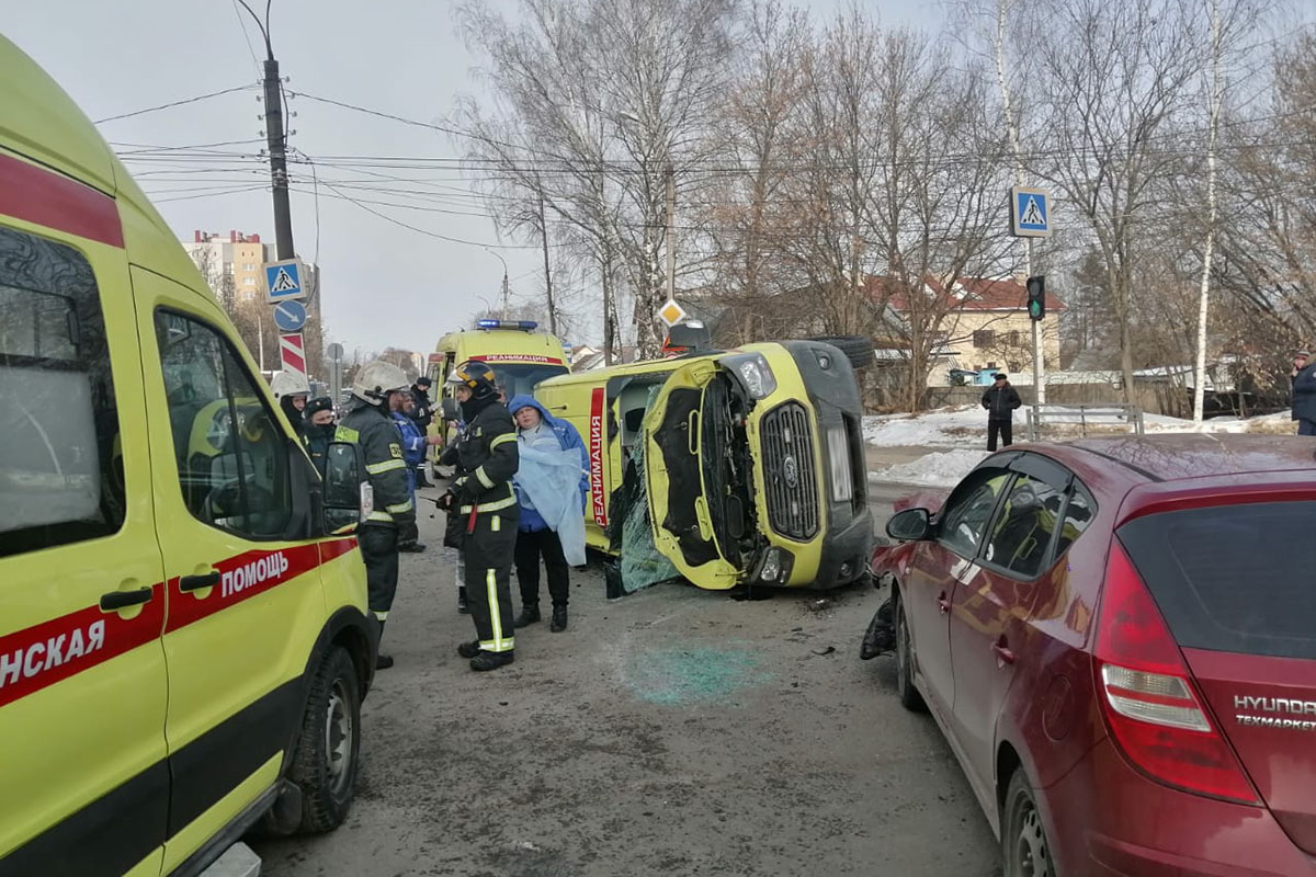 Твериград происшествия. ДТП со скорой Красина в Твери. Твериград авария со скорой сегодня в Твери.