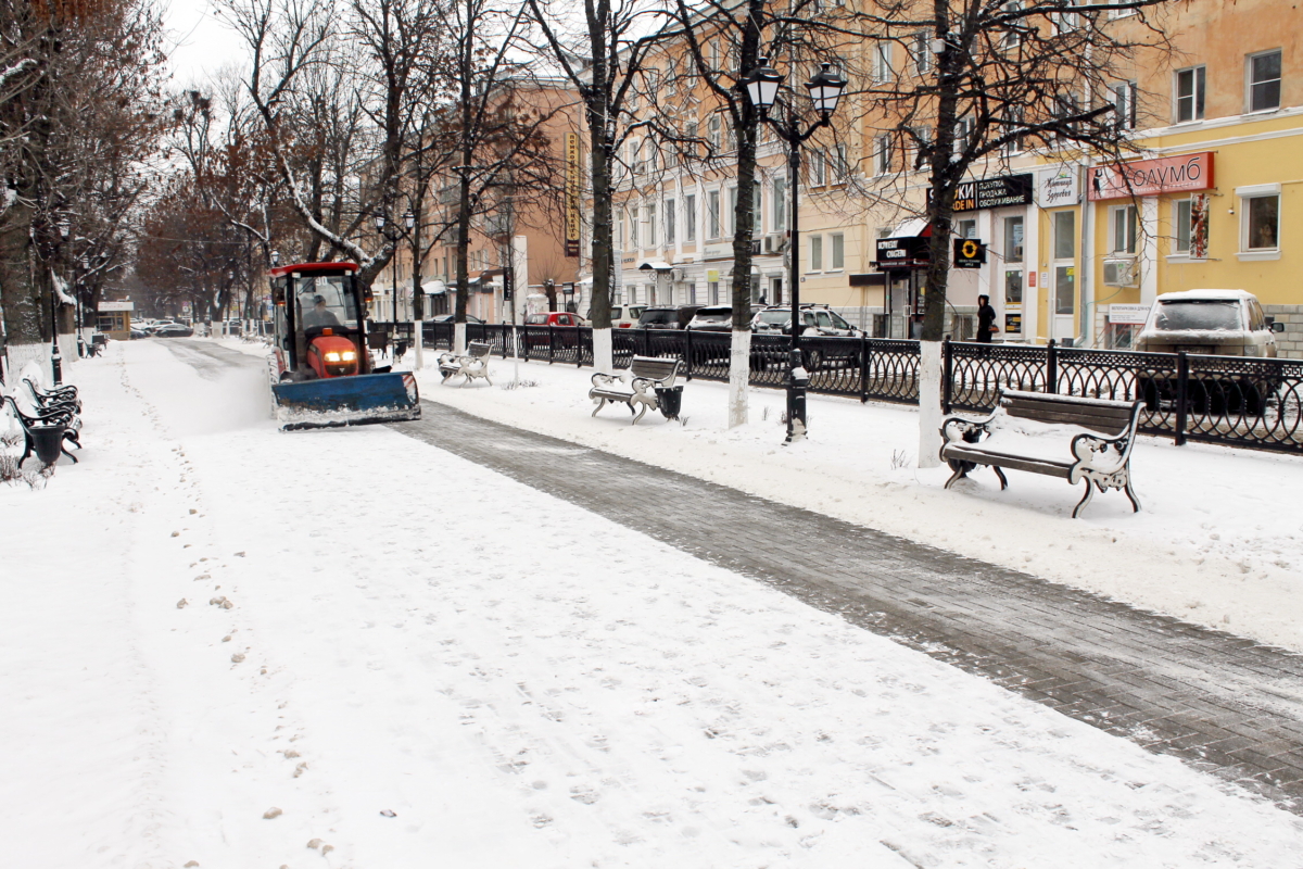 В Твери каждый день снег с улиц убирают около 40 единиц техники