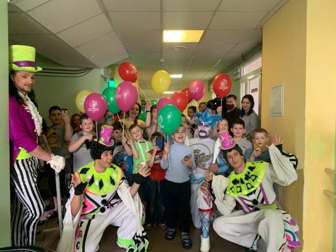 Цирковые артисты посетили пациентов детской больницы в Твери