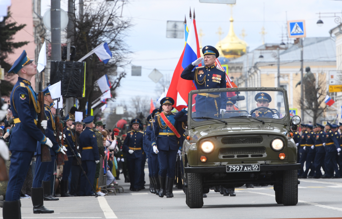 В Твери в День Победы состоялся торжественный парад