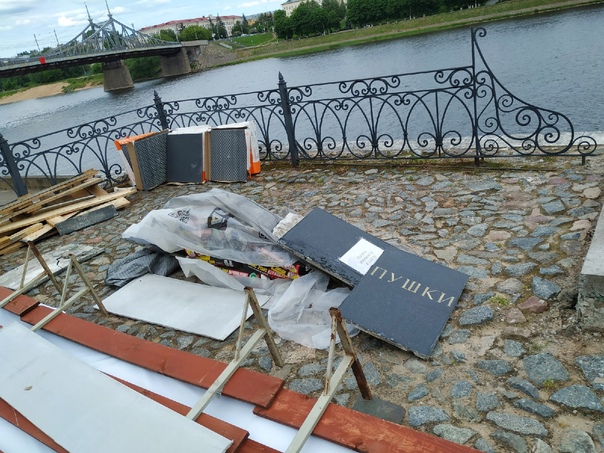 В Твери во время ремонта повредили памятник Пушкину