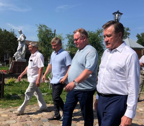 Сергей Степашин поздравил выпускников в Тверской области