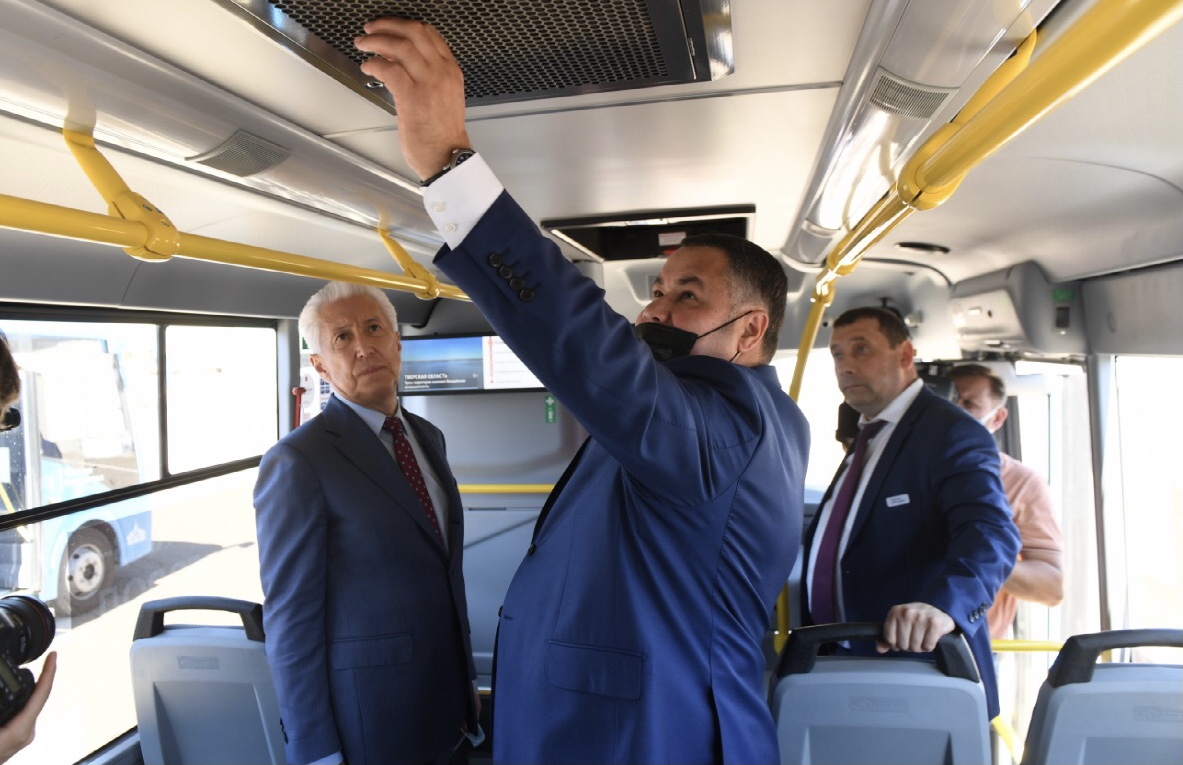 Тверской губернатор посетил автобусный парк во Ржеве   