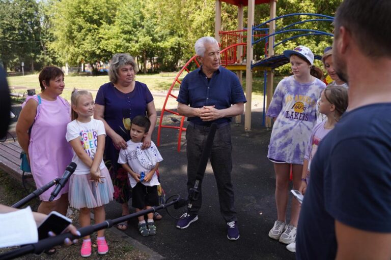 Владимир Васильев решил благоустроить детские площадки в Твери