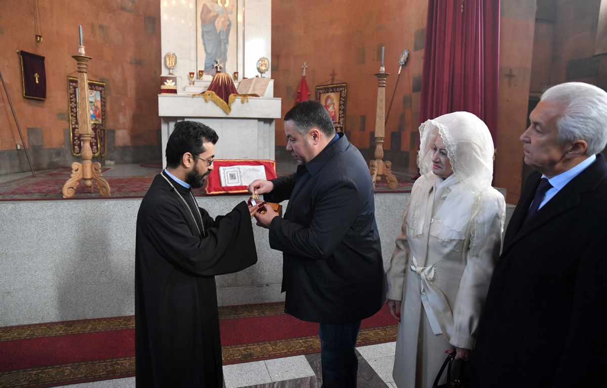 Губернатор Тверской области передал настоятелю Армянской православной апостольской церкви мощи святого Григория