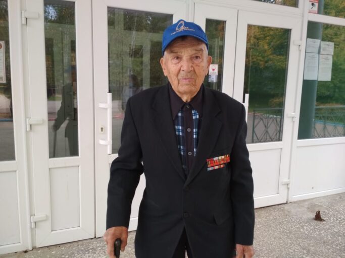 Ветеран Великой Отечественной Войны первым проголосовал на выборах