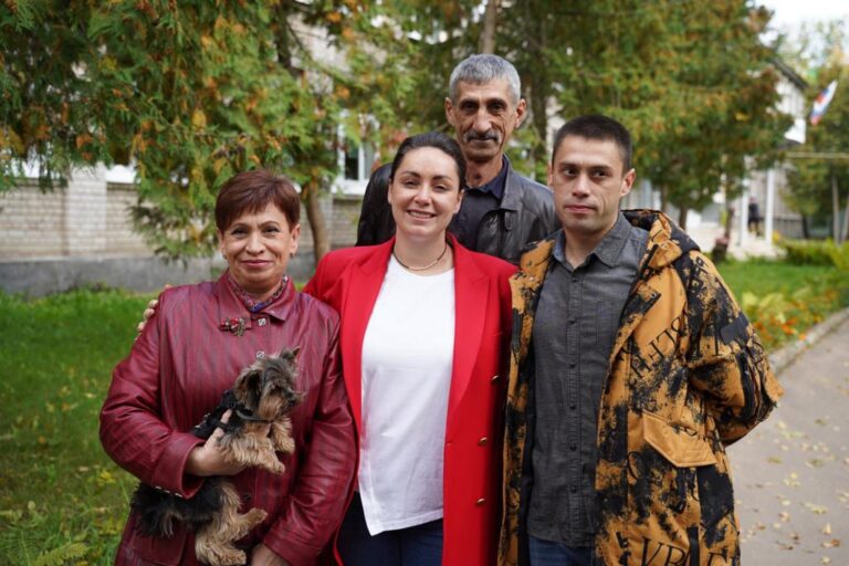 Лидер тверских волонтеров Юлия Саранова проголосовала вместе с семьёй 