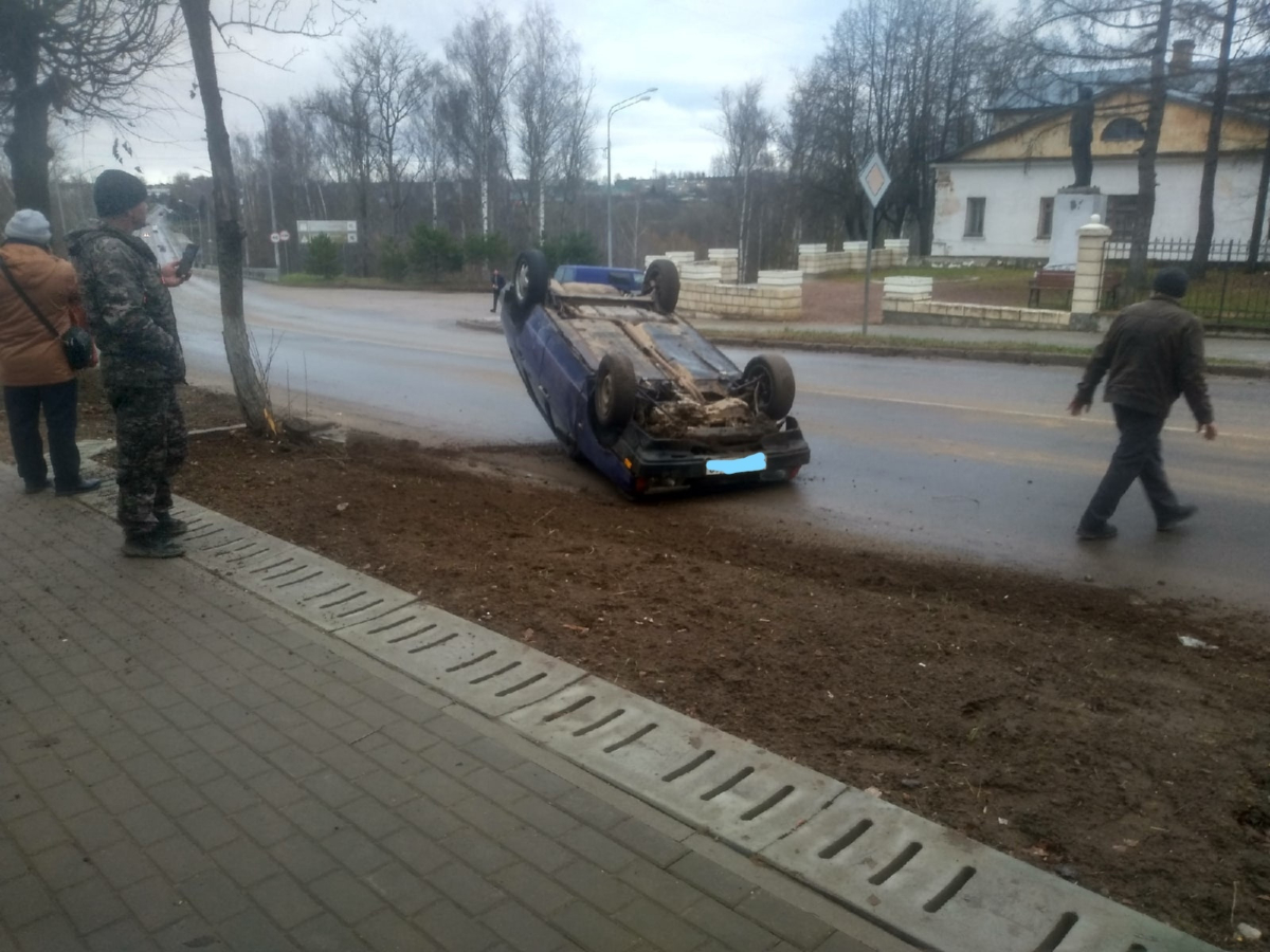 В Тверской области пьяный водитель сбежал с места ДТП