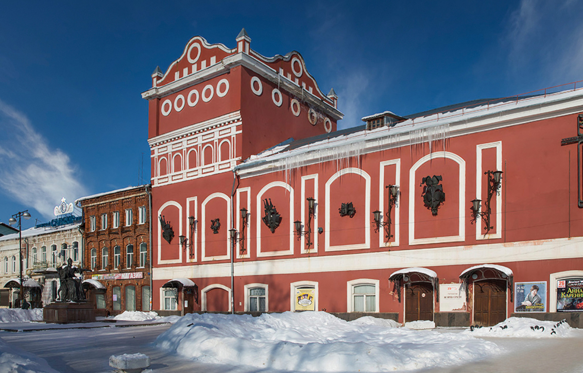 Губернатор Тверской области поздравил Вышневолоцкий драмтеатр