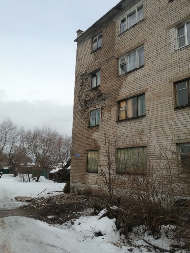 В Тверской области разваливается здание действующего общежития