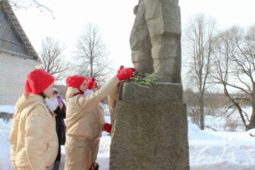 Жители Верхневолжья вспоминают подвиг героя СССР
