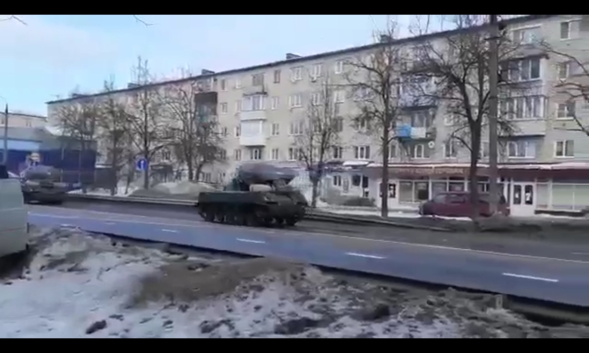 В крупном городе Верхневолжья заметили танки прямо на улице