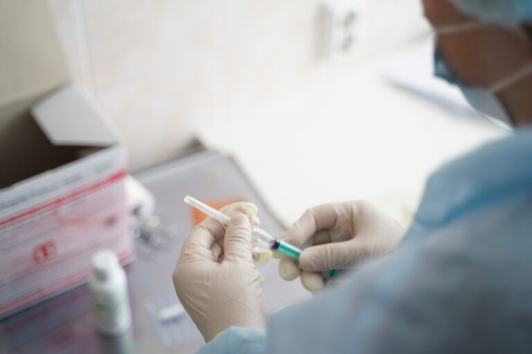 Почти 677 тысяч тверитян вакцинировались против коронавируса