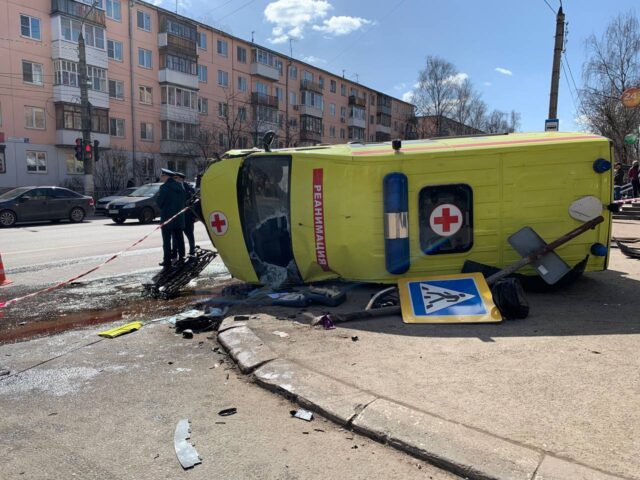 В страшном ДТП в Твери погиб водитель скорой помощи