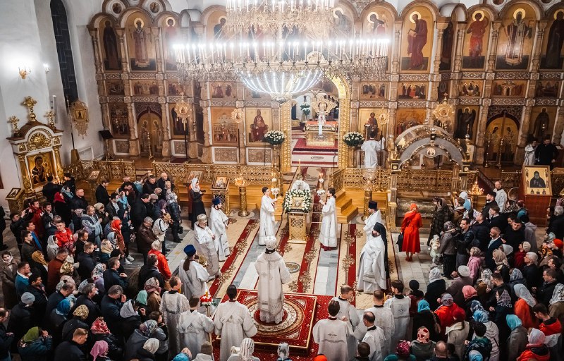 В храмах Тверской области идут пасхальные богослужения