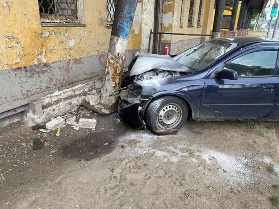 В Тверской области водитель врезался в здание бывшего контрольного пункта милиции