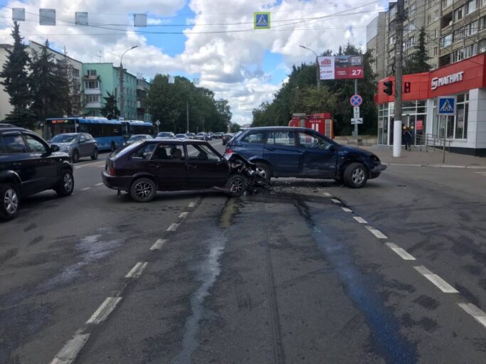 В Твери пожилой водитель пострадал в ДТП