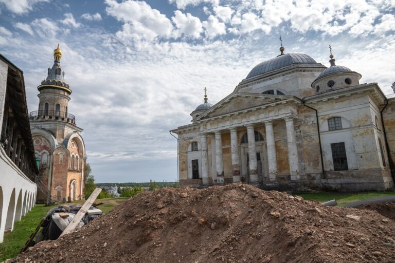 Археологи нашли невероятное захоронение в монастыре в Тверской области