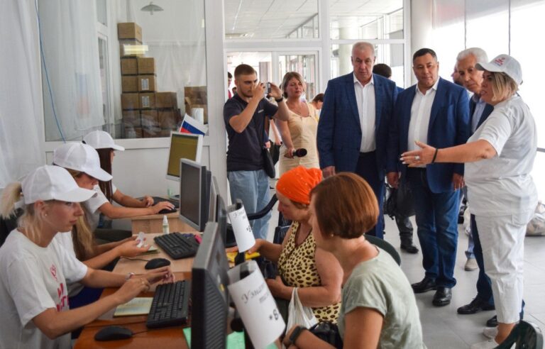 Губернатор Тверской области лично передал гумпомощь жителям Бердянска