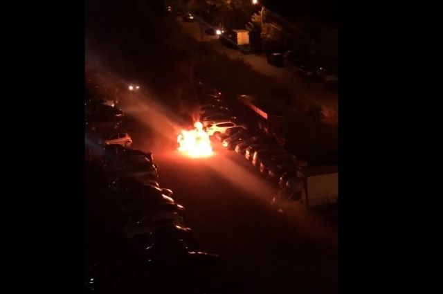Во дворе дома в Твери сгорел автомобиль