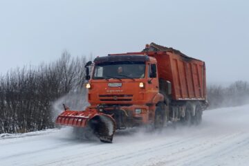 В Тверской области дороги чистят сотни машины