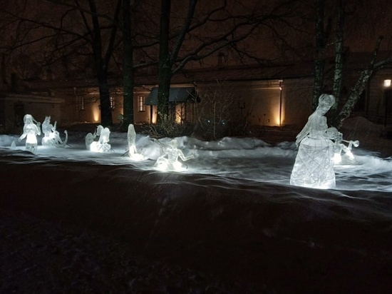 Сад Тверского Путевого дворца украсили новые арт-объекты