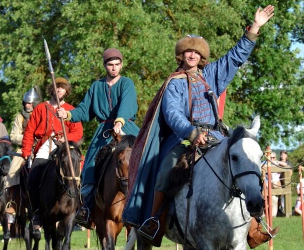 Жителей Тверской области приглашают стать участниками исторической реконструкции конного похода Александра Невского