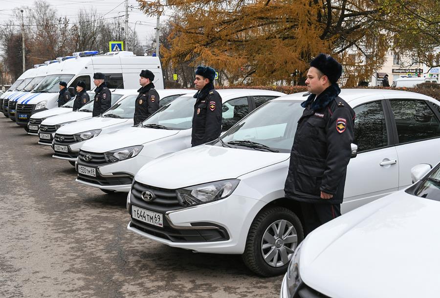 16 новых служебных автомобилей переданы подразделениям полиции Тверской области