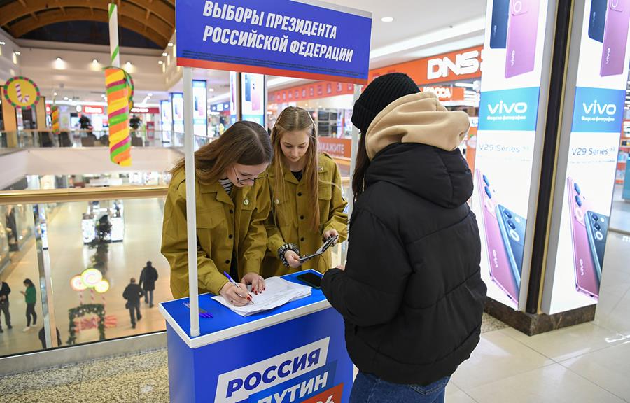 В Тверской области идёт сбор подписей в поддержку кандидатуры Владимира Путина