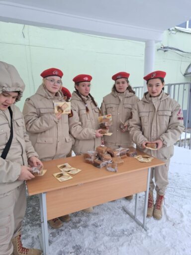 Жители Калининского округа приняли участие во Всероссийской акции «Блокадный хлеб»