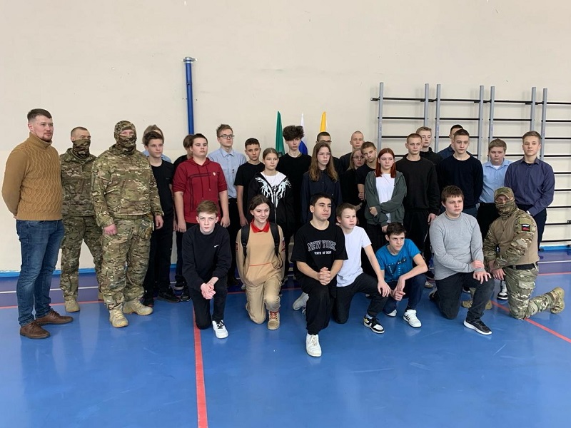 Бойцы СВО провели занятия в школе Калининского округа