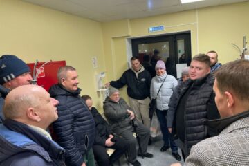 Депутаты проводят встречи с жителями многоэтажных домов в Калининском округе